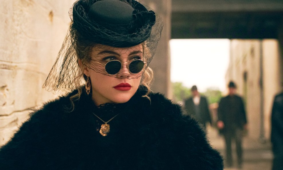 Florence Pugh, Istočno od raja