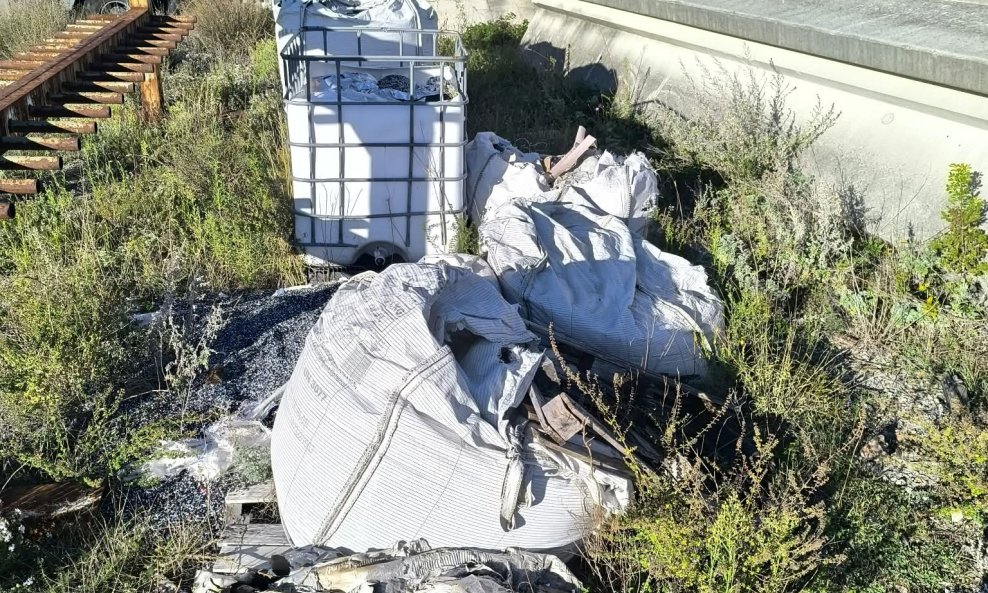 Policija istražuje otkuda otpad na Kukuljanovu