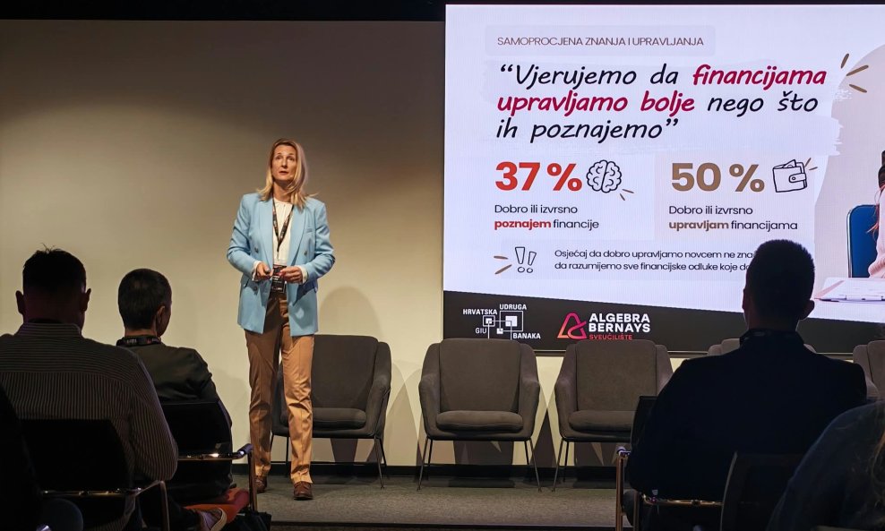 Tamara Perko, direktorica Hrvatske udruge banaka, na Financijskom forumu mladih 'Budimo realni' na Sveučilištu Algebra Bernays
