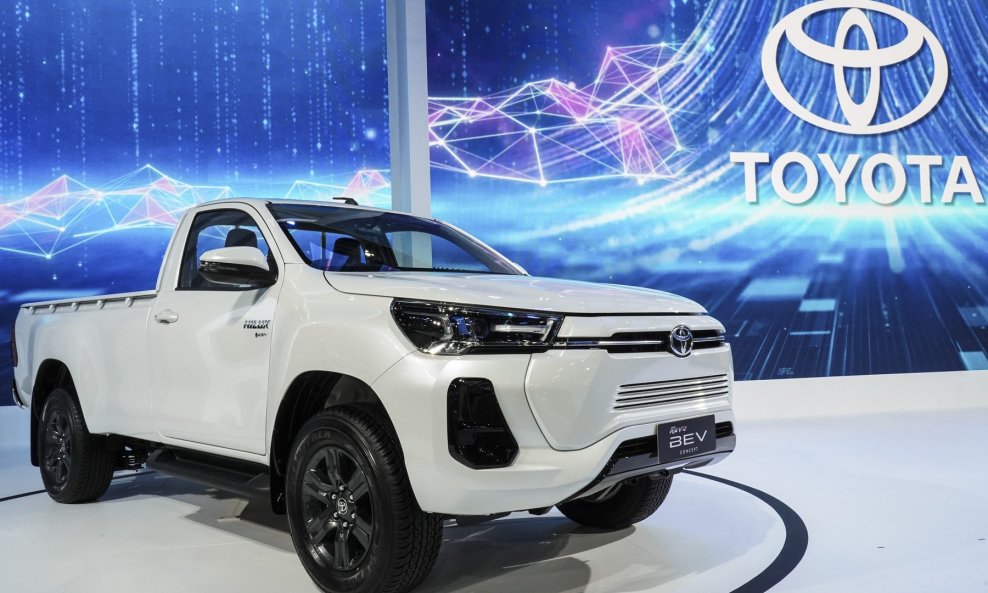 Toyota Hilux BEV