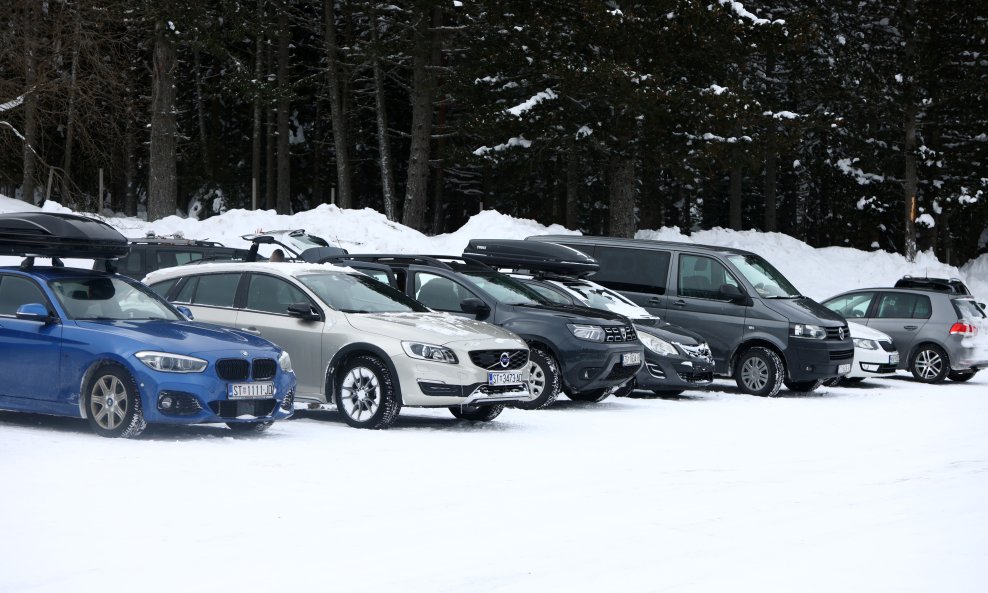 Automobili na snijegu