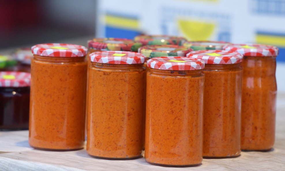 Savršen domaći ajvar mora biti gust, maziv i pripremljen bez kapi suvišne vode