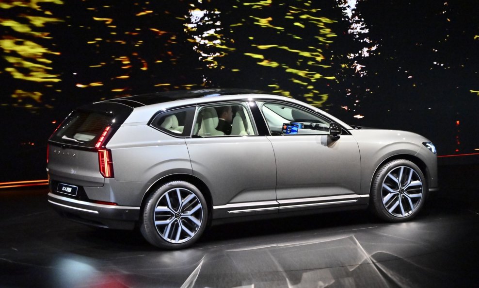 Volvo EX60