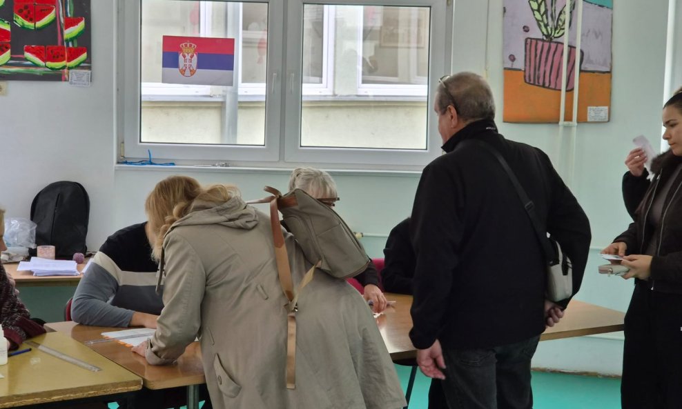 Gužve na biralištima u Novom Sadu