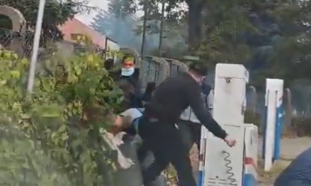 Maskirani huligani napali mladiće u Pančevu