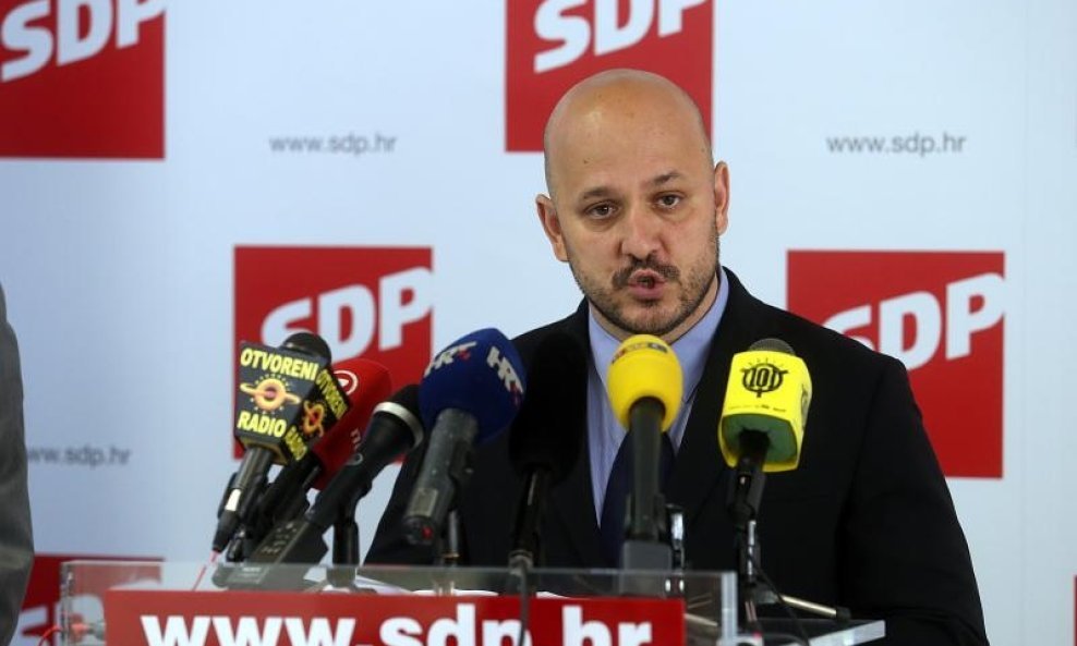 Konferencija za medije na temu ekonomski planovi HDZ-ove koalicije. Na konferenciji su govorili potpredsjednik SDP-a Gordan Maras i predsjednik HSU-a Silvano Hrelja. Photo: Goran Stanzl/PIXSELL