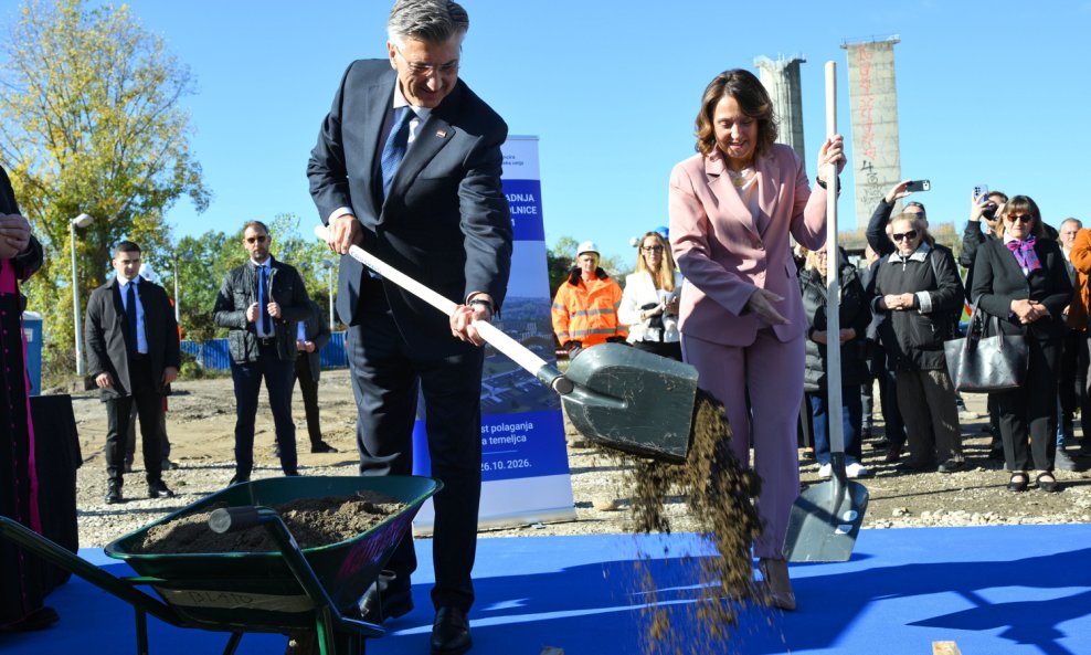 Andrej Plenković i Irena Hrstić položili kamen temeljac za bolnicu Blato