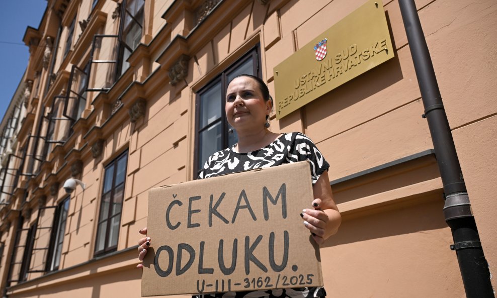 Dio sudaca više ne sudjeluje u radu suda, zbog čega se ne mogu donositi odluke