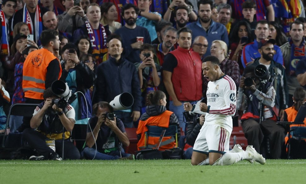 Kylian Mbappe slavi na Nou Campu