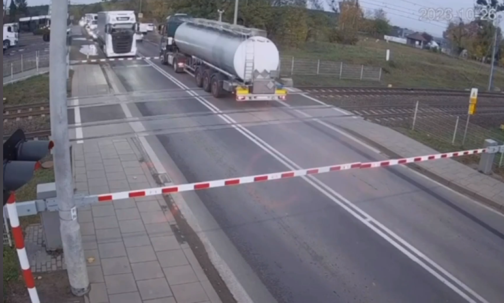 Cisterna zapela na tračnicama u Poljskoj