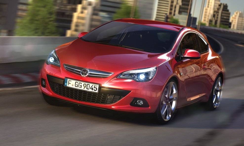 2012-Opel-Astra-GTC-270493