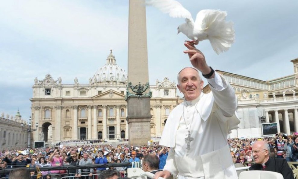 04  Papa Franjo nakon izbora 13. ožujka 2013.