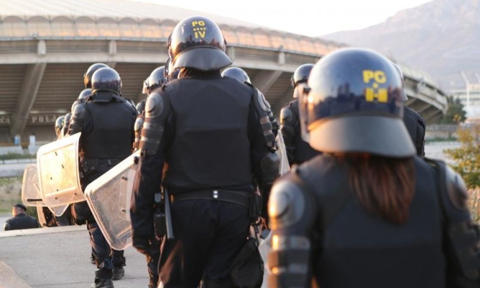 Policija na Poljudu