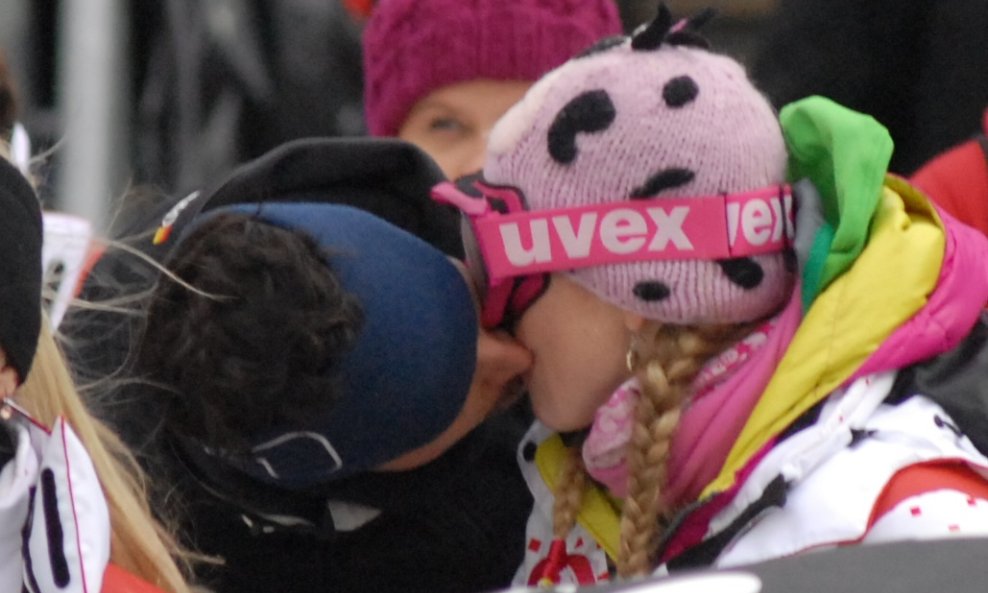 Sljeme 4- Janica Kostelić s dečkom