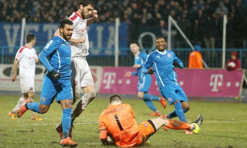 Jr. Fernandes, Soudani, Livaković (Zagreb - Dinamo)