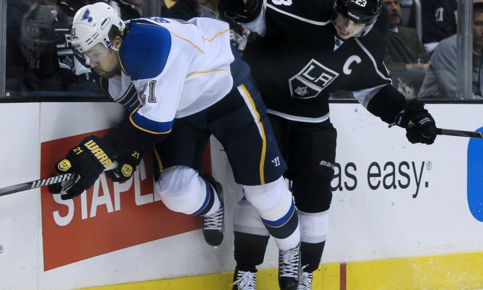 Dustin Brown (Los Angeles Kings) vs. Patrik Berglund (St. Louis Blues)