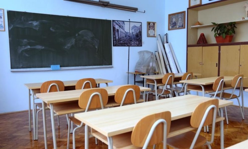  Nastavlja se štrajk u osnovnim i srednjim školama (3)