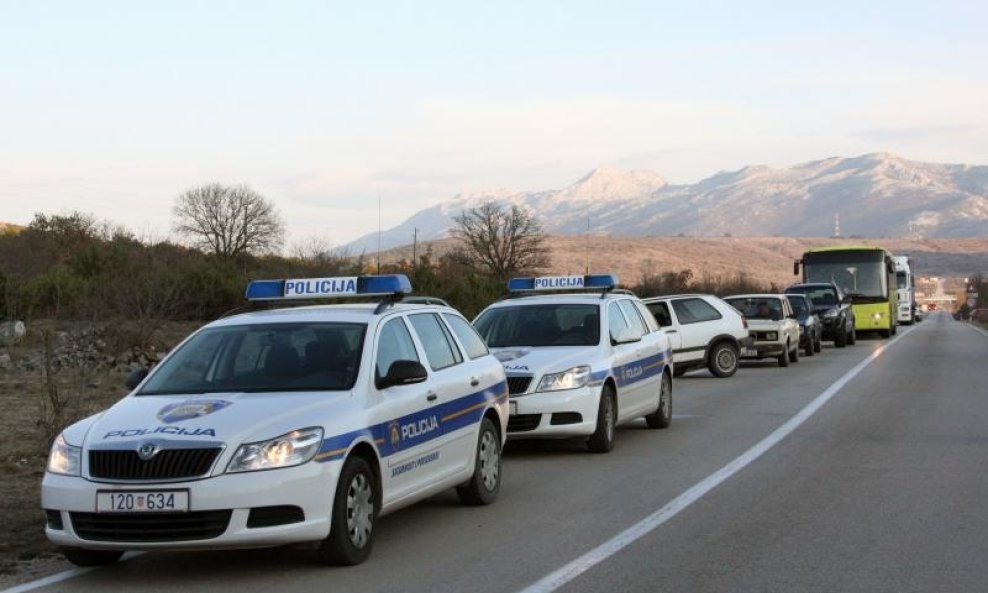 POLICIJSKA VOZILA POLICIJA OČEVID NESREĆA