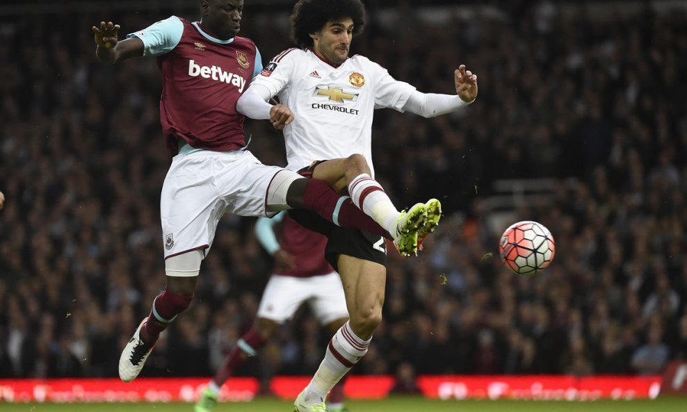 West Ham United v Manchester United - Cheikhou Kouyate i Marouane Fellaini (D)