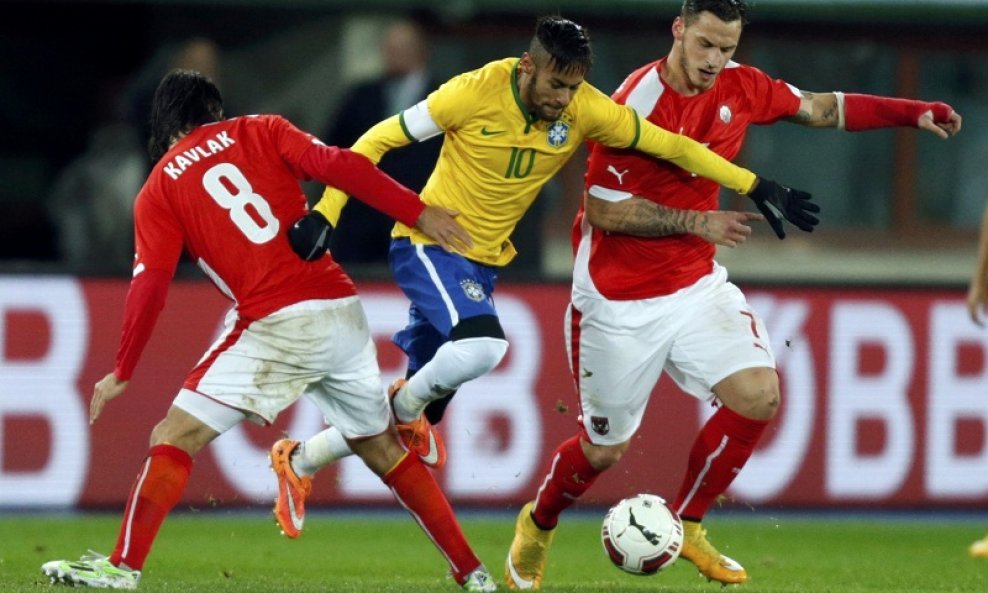 Austrija - Brazil  Veli Kavlak (L) and Marko Arnautovii (D) i Neymar