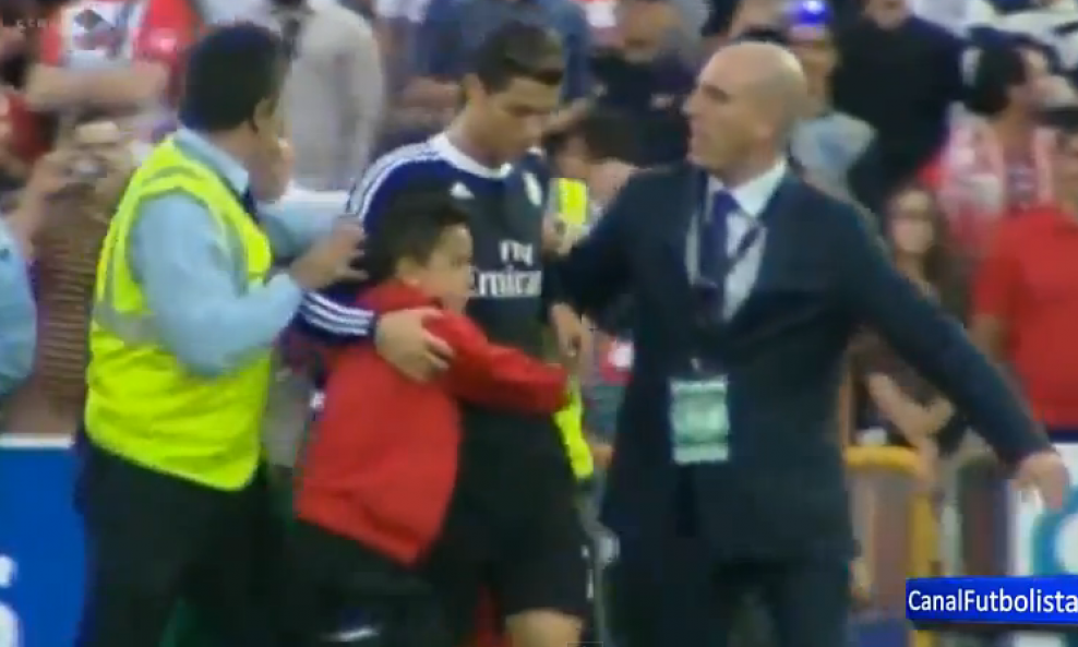Ronaldo zagrljajem štiti dječaka