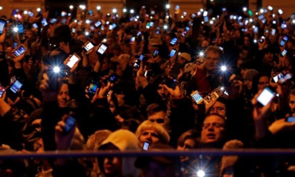 prosvjed mađara protiv poreza na internet