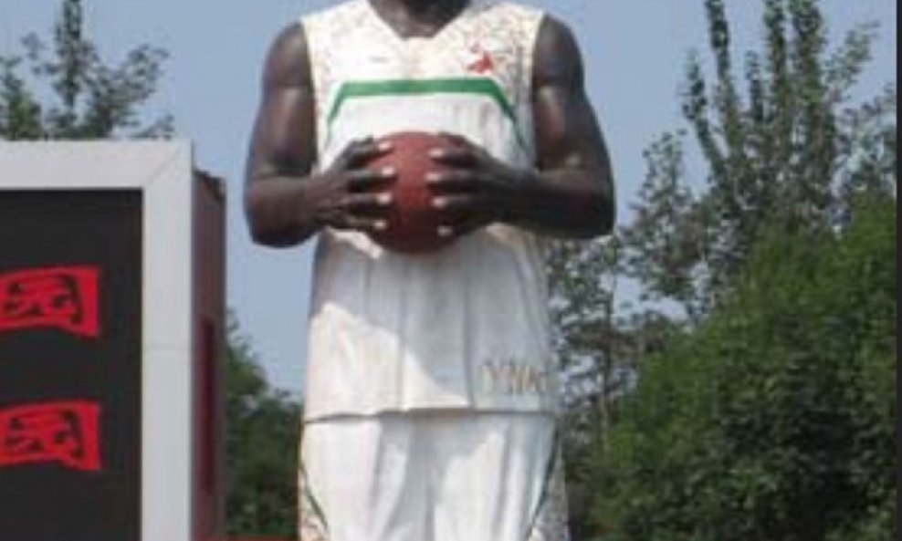 Shaq-spomenik