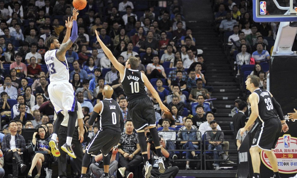 Derrick Williams - igrači  Brooklyn Netsa Sergey Karasev i Mirza Teletović