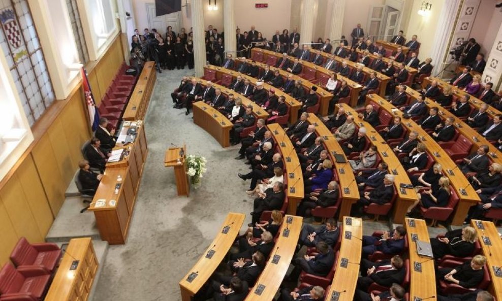 Koga ne bude bilo u zastupničkoj klupi bez opravdanja, 'skida' mu se dnevnica