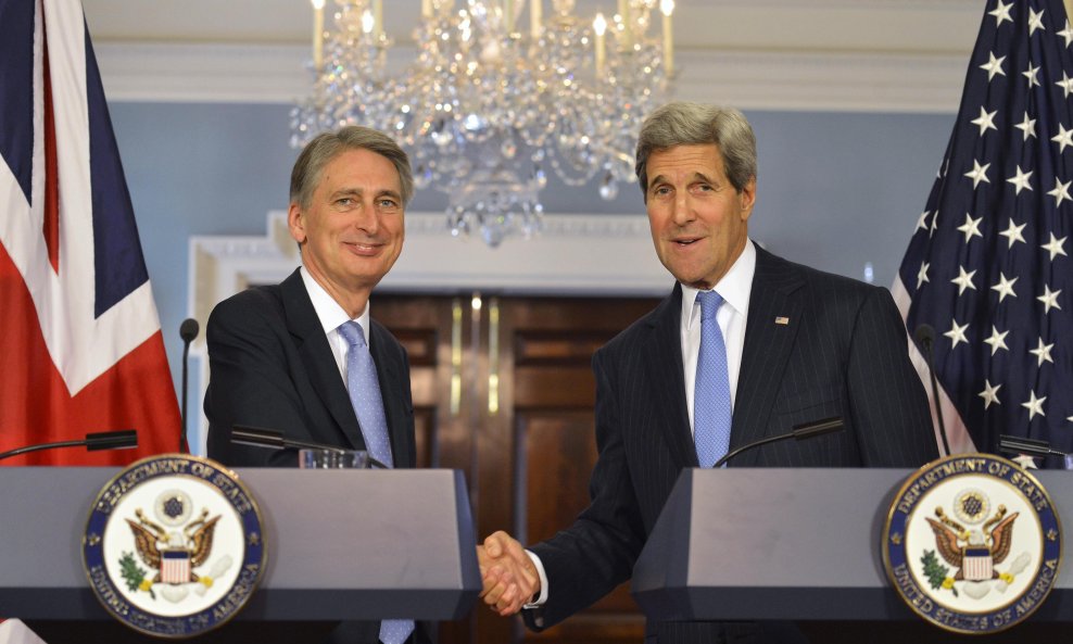 John Kerry i Philip Hammond