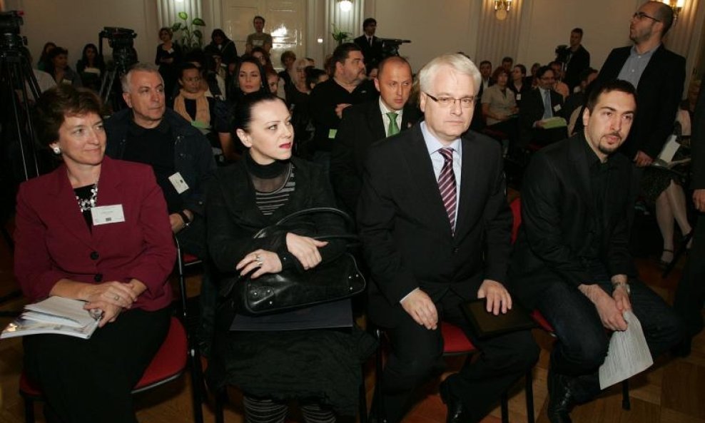 Holy i Josipović