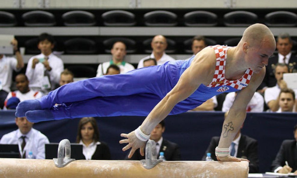 Filip Ude konj s hvataljkama gimnastika