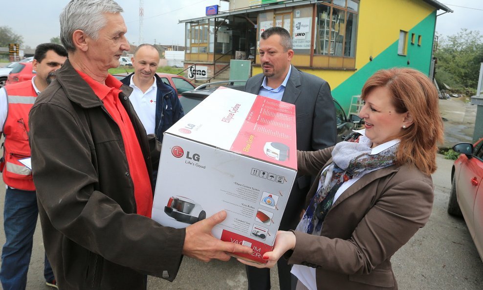 LG donacija Robert Markt Mario Medved Gordana Beuković