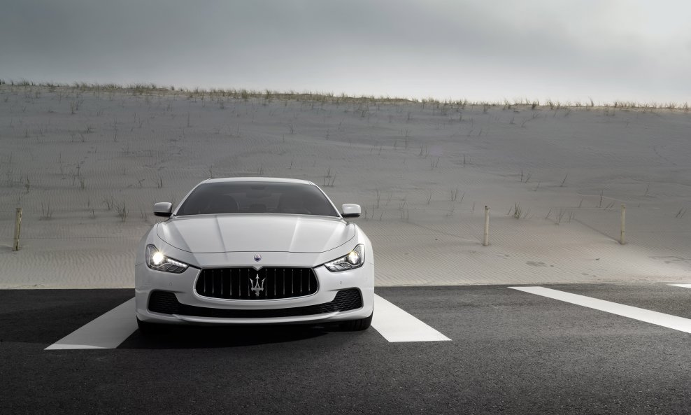 2013-maserati-ghibli-006
