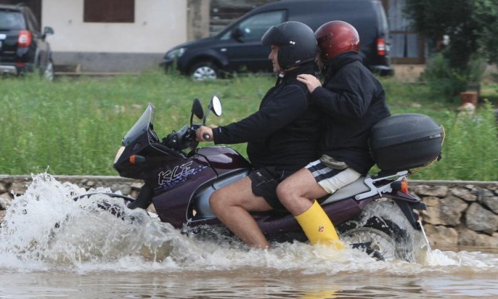 Kiša, motor, nevrijeme