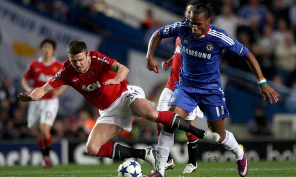 Michael Carrick (Manchester United) vs. Didier Drogba (Chelsea)