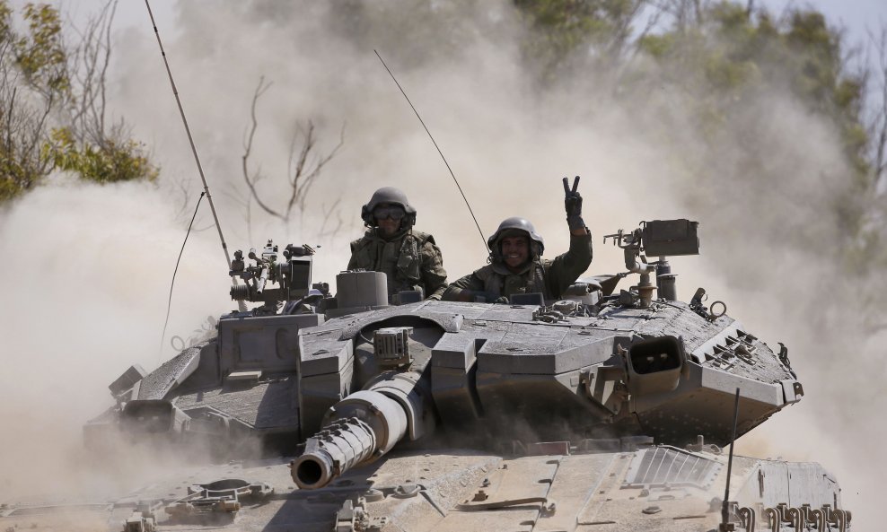 izraelski vojnici tenk