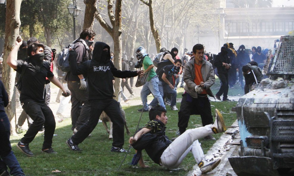 Sukobi studenata i policije u Čileu