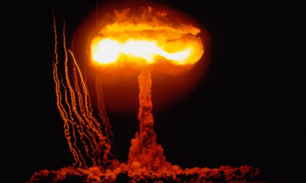 Atomska bomba nuklearno oružje nuklearna bomba