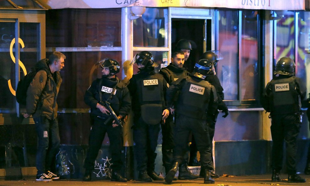 Pariz policija (2)