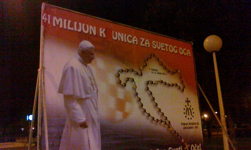 Plakat papa u hrvatskoj
