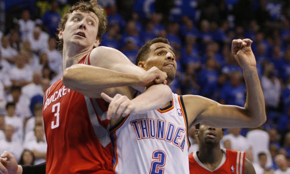 Omer Asik i Thabo Sefolosha