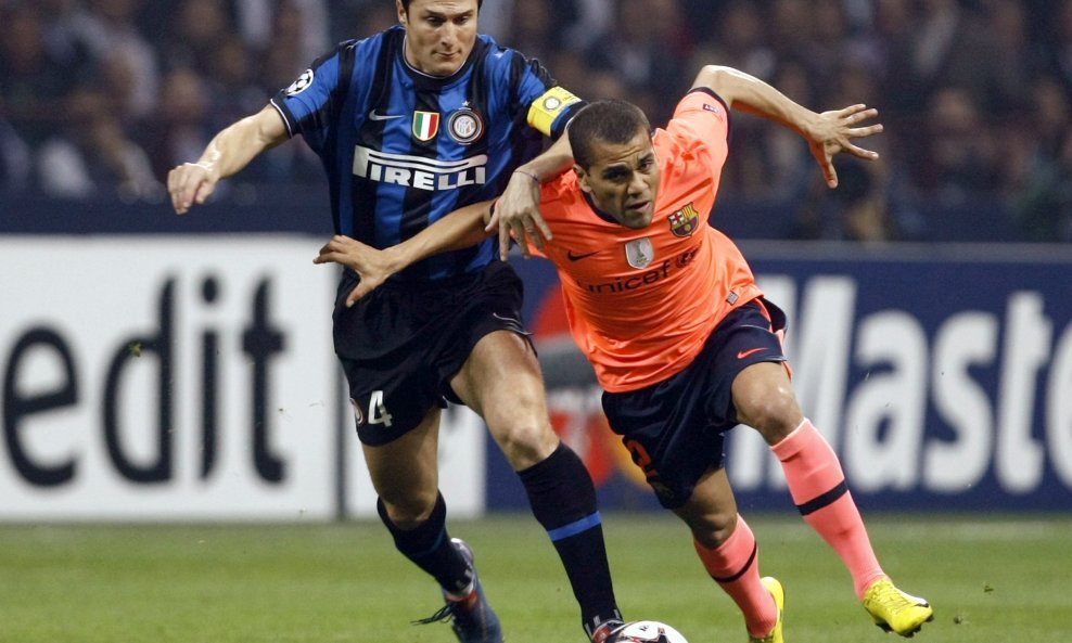 Daniel Alves vs. Javier Zanetti