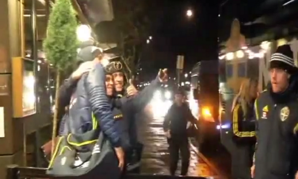 Švedski policajci s Ibrahimovićem