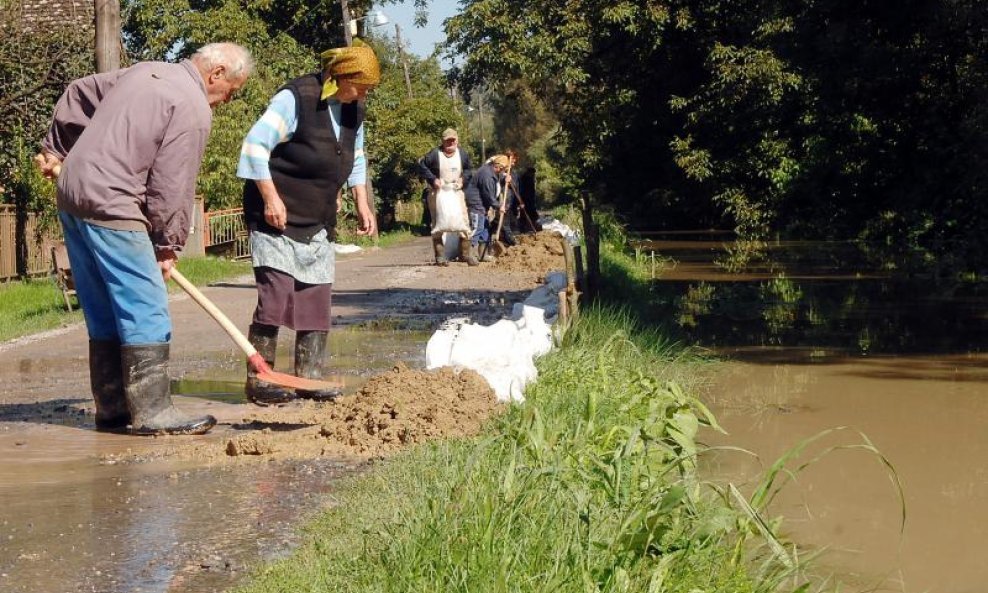 POPLAVE VREĆE ZEČJI NASIP