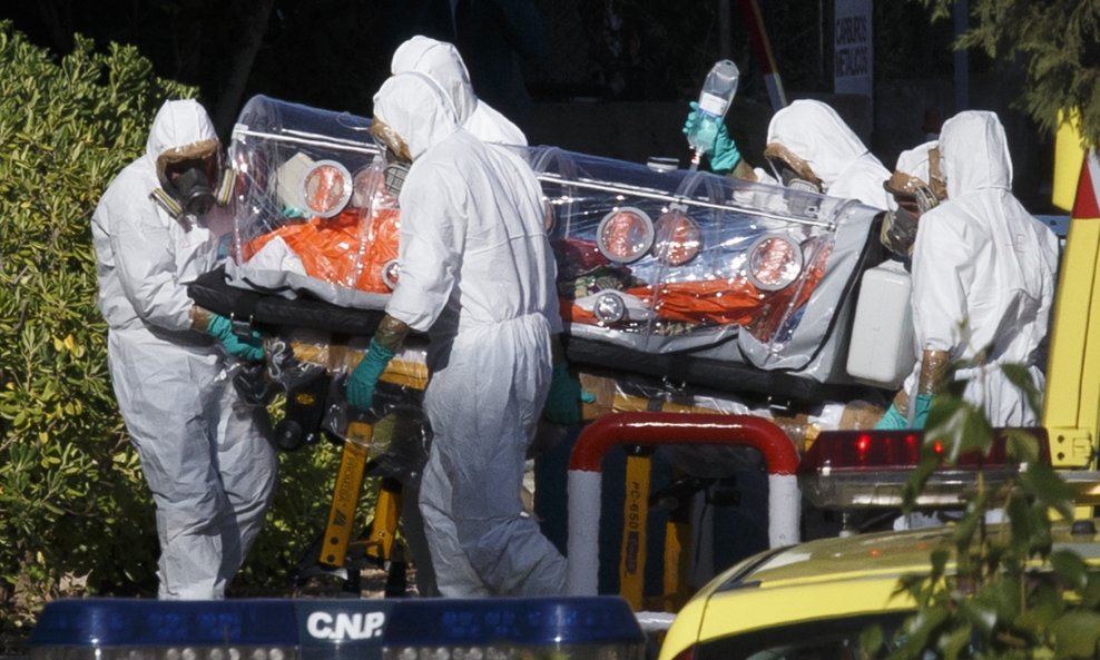 Miguel Pajares prebačen u Europu ebola