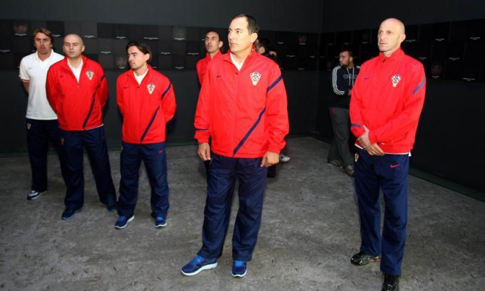 Igor Štimac i stožer na Ovčari 06