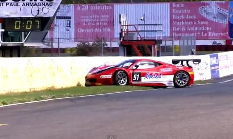 Ferrari razbijen