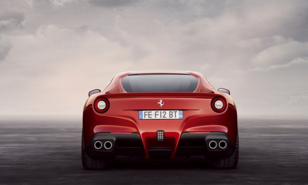 2012-ferrari-f12-berlinetta-rear-wallpaper