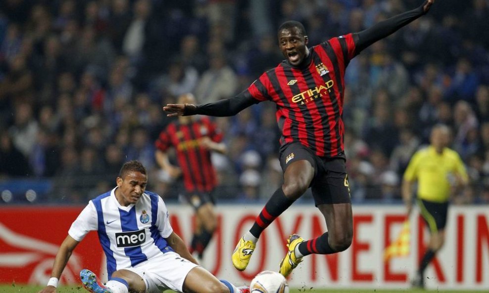 Danilo (L) i Yaya Toure (Porto - Manchester City)